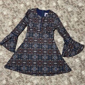 Francesca Alya cute dress with flare sleeves